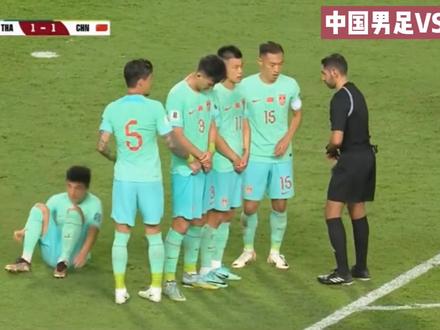 正播中国男足VS泰国!第57分钟,颜骏上演神奇扑救,双拳力保球门