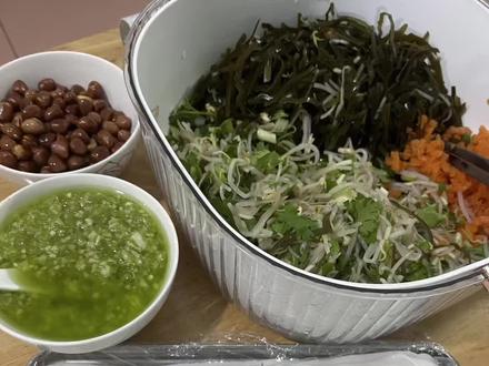 上次分享,没想到很多老乡在外也想着老家的小裹卷,教程来喽,希望你们能做成功。#贵州剪粉 #贵州安顺小裹卷 #剪粉教程