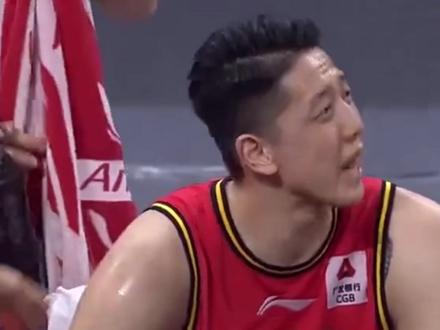 这是怎么了,沈梓捷与贺希宁发生口角,后者抱怨离场#深圳男篮