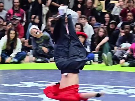 自古英雄出少年:秋秋好样的#街舞 #秋秋