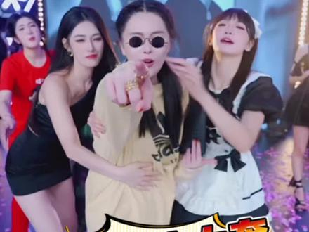 球球带来彪哥的大奔#赵本山女儿球球 #刘老根大舞台有才你就来 @小球球吖 #椰子宝贝