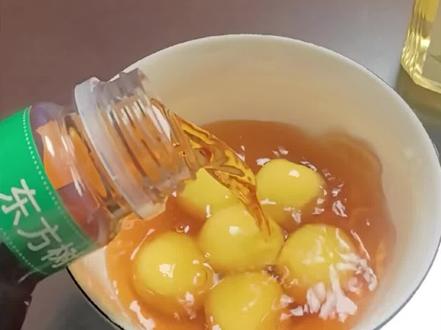 汤圆邪修吃法,一代人有一代人的吃法#汤圆的神仙吃法 #元宵节 #汤圆加东方树叶 #东方树叶 #茉莉花茶