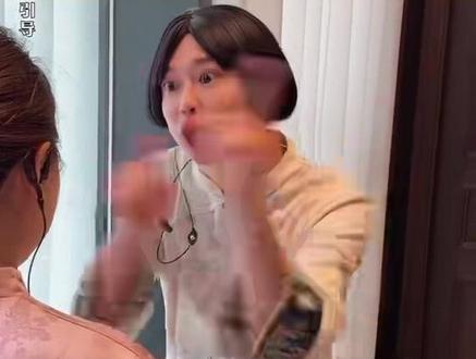 怪不得紫薯精吃不上刘文祥呢,竟然赚了这么多🥹
#周小闹 #紫薯精 #搞笑