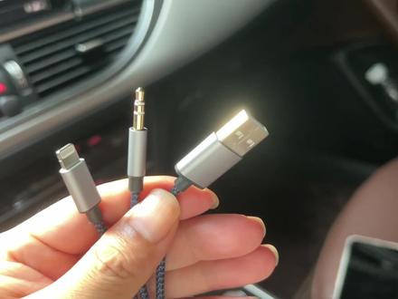 车载AUX手机播放歌曲同时充电,你会用吗#车载aux音频线 #车载aux使用方法