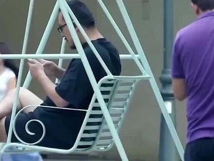 新加坡华人占比70%,李光耀却坚持废除汉语,为什么这么做?