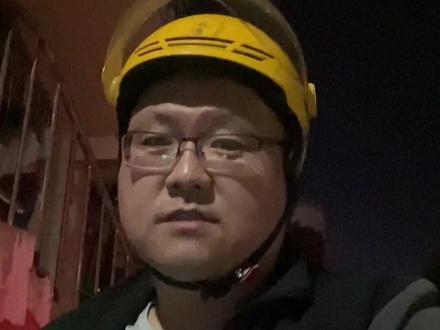 顾客幸福骑手守护 顾客幸福骑手守护,特殊日子跑单技巧。#真实生活分享计划 #外卖小伙 #520 #外卖女骑手 #520送礼高手