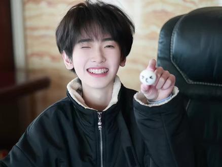 理智一点感谢🙏🏻#时代峰峻 #TF四代 #陈翊瞳