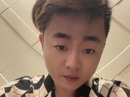 个人看法,可能得罪很多人,这种打法打不出输赢,自己累,行会的兄弟也累,每个人都还要工作,生活,每个人主播,家族都有自己拥戴的粉丝的,不管大与小,开开心心玩游戏释放压力的同时找找童年的的回忆!