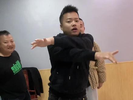 @爆笑三江锅 准备热身,看看我们谁有天赋!