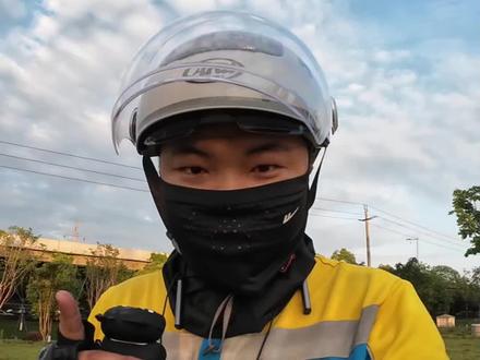 你们夏天戴夏盔怎么搭配蓝牙耳机的嘞?评论区挑一位粉丝朋友,安排同款蓝牙耳机,纯属个人粉丝福利#外卖小哥 #戴灵d4 #颈挂式蓝牙耳机#外卖装备 #好物推荐