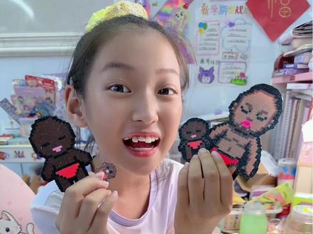 一下子拥有四个娜塔莎!还是亮晶晶的呢~#拼豆#手工diy #母女日常