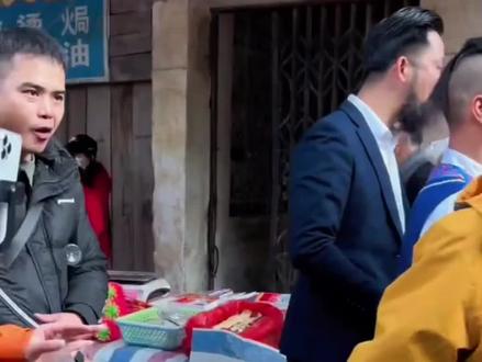 明灯三千,花开满城,韦山和花花,相识-相知-相恋,亦师-亦友-亦伴侣!#荒野韦山 #韦山 #荒野韦山和花花 #热恋 #七星山