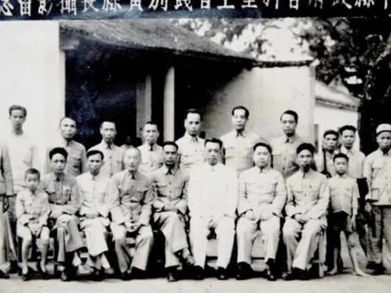 1949年1月1日,连和县人民政府
在青州山塘成立,县长骆维强
25日,热水乡解放并成立行政委
员会
同月,青州解放
5月10日,彭寨乡解放成立乡政府
同月17日,东水解放
18日,林寨解放
24日,和平县城解放
至5月底除长塘下车,全县乡镇解放
6月2日,连和分县,并成立中共和
平县委员会及和平县人民政府,
林镜秋任县委书记兼县长,
黄志猷任县委副书记兼副县长
6月,和北大队成立,开始岑岗、
上陵、下车、长塘一带追剿国民
党残军
7月,和平县设立4个行政区,
委派了各区党政领导
8月,林镜秋调离和平,由黄志猷
接任和平县委书记兼县长
#河源市和平县 #河源市连平县 #红色历史 #解放 #贵州村超和平村超