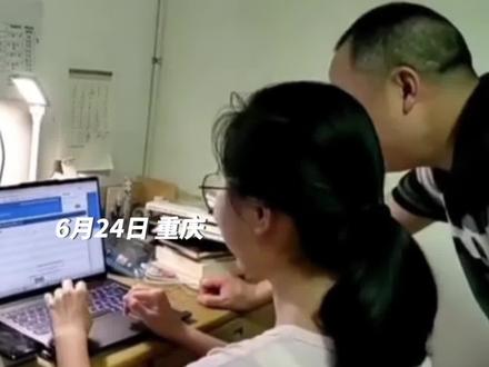 6月24日,重庆。女生高考查分“被屏蔽”,妈妈难以置信,激动三连问:不会吧?是你吗?是真的吗?