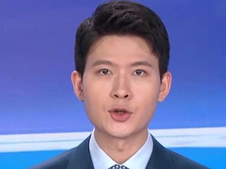 突发!日本前首相安倍晋三遭枪击受伤倒地。