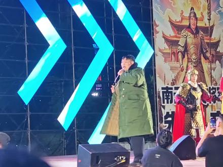 感受到了南天门大将军的超高人气,很敬业随和