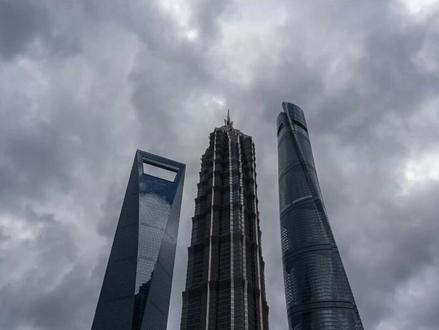 黄金定价权争夺战,中国正打破欧美百年垄断 中国作为全球最大的黄金消费国和进口国,是不是已经掌握了黄金定价权?答案是:还没完全掌控,但这场与欧美的百年定价权博弈中,中国已经从被动跟从的“旁观者”,变成了主动破局的“挑战者”,甚至在多个战场实现了反超#财经 #金融 #商业思维 #涨知识 #科普