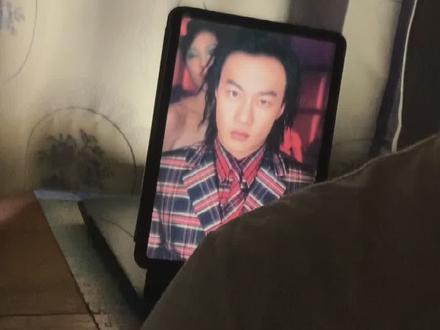 “孩童只盼望欢乐,大人只知道期望。”一人说一句喜欢的陈奕迅歌词吧~#陈奕迅#创作灵感 #粤语歌@DOU+小助手