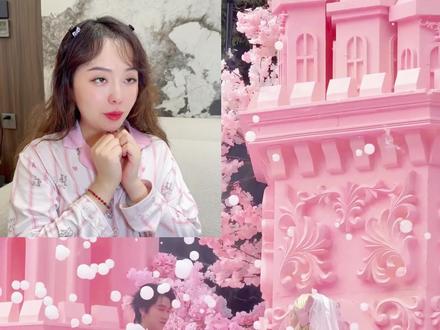 青春到底是什么意思?好像就是无论过去多少年,眼前的人永远会跟15年前记忆中的那个样子重合,永远都是曾经活力满满的样子
虽然这次隔着屏幕,但仍然能感到满满的幸福,原来这就是嫁给爱情的样子。祝福宋黛和老谭幸福美满❤
#宋黛 #宋黛求婚 #嫁给爱情 #粉色系 #求婚现场