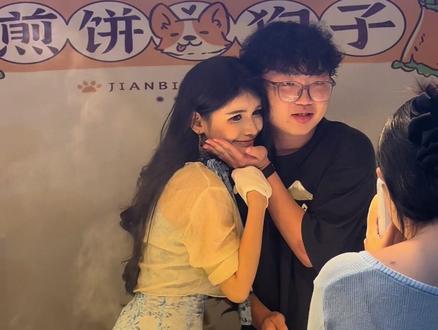狗头萝莉来厦门摆摊啦!#狗头萝莉 #煎饼狗子 #厦门