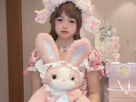 今天分享6色momo立体兔,宝宝们最喜欢哪一个呢
#momo物语 #玩偶包 #lolita安利 #momo兔