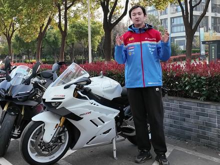 期待已久的820RR这不就来了嘛
#张雪机车#张雪820RR#武汉机车小镇#张雪机车武汉东西湖#机车