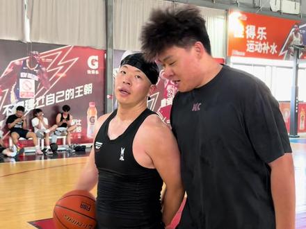 抖音人均NBA水平的你们,教教我遇到这种球员怎么防