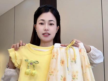女童夏季多巴胺黄色系短袖T恤搭配碎花花苞阔腿裤两件套 #儿童甜美风穿搭 #女宝夏季穿搭 #女童甜美可爱穿搭 #女童甜美套装 #女童时髦穿搭攻略
