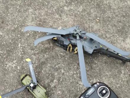 黑鹰直升机能吊多少货物#模型制作 #黑鹰坠落 #黑鹰直升机 #航模 #RC