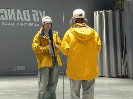 这个脚步最近也太太太常见到了!赶紧练会它😙#张奕然进行曲#舞蹈分解#hiphop脚步#律动