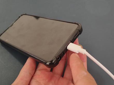 手机用久了充电插口松动,充电不稳或充不了电,教你一招轻松解决