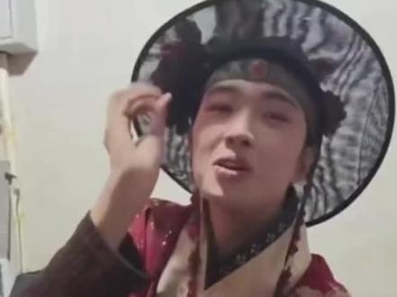 @小黄鱼@葛仙村npc小黄鱼(本人) 活捉一条小黄鱼,小黄鱼的肚兜的故事…展开 @小黄鱼一号(站哥版) @小黄鱼(葛仙村npc)