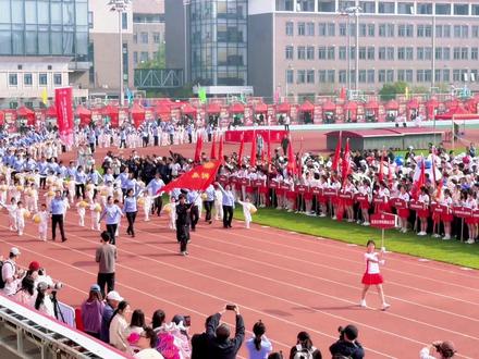 北大运动会的“压轴萌娃天团”,又来萌翻全场啦!
2026北大运动会开幕式压轴环节来啦!北大附幼的萌娃方阵,每年都准时来治愈全场!又有家长在人群里疯狂找自家小宝贝了,哈哈!全程珍藏版记录视频,谁看了不喊一句可爱!#北京大学 #北大运动会 #北大附幼 #幼儿园方阵 #萌娃日常