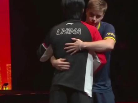 王楚钦因伤退赛!莫雷加德主动拥抱致意,并炮轰WTT