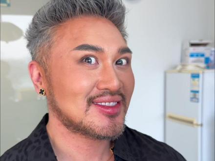 新do的嘴巴 太美了 ,总是担心有人想亲吻我.#撕咬空气 #性感 #魅惑迷人 #丰唇 #亲吻挑战