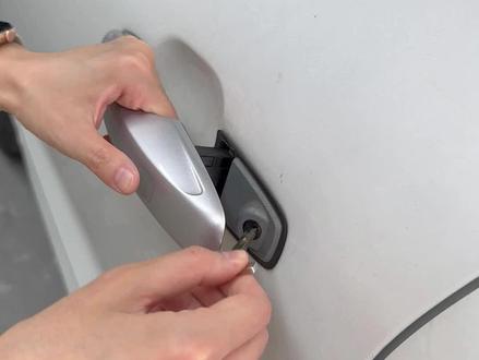 沃尔沃隐藏钥匙的使用功能 教你解决没电后的钥匙如何进入车内#沃尔沃 #沃尔沃xc60 #沃尔沃s90 #沃尔沃xc90 #沃尔沃xc40