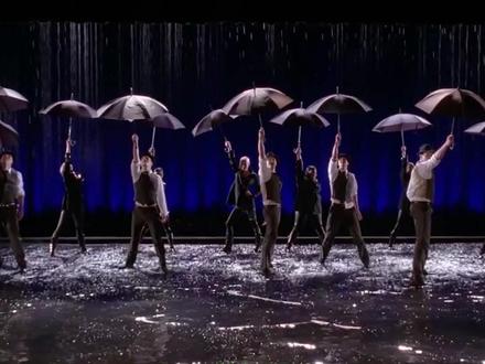 听歌|看剧|1952年发行的《Singing In The Rain》,和蕾哈娜Jay-Z的《Umbrella》混音和编曲,配合场景和舞蹈,百看百听都不厌#英文歌 #经典 #美剧 #欧美歌曲 #mv #视觉冲击 #经典音乐
