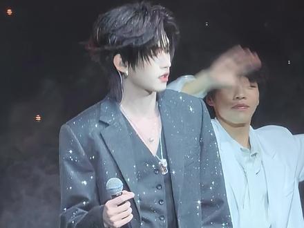 云旗《一人行(Dehors)粤语》
澳门演唱会
华为RS手机4K直拍
#澳门演唱会
#百老汇