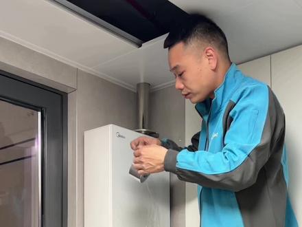 燃气热水器安装全过程分享 #美的厨热服务 #局部改造精琢新境 #贴心至臻管家陪伴 #燃气热水器安装 #威克士