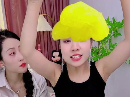 假水抱抱奶,可以拉的很长还能吹泡泡 #假水抱抱奶 #亲子 #玩具