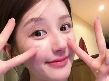 “爱我的人继续 恨我的人别停”
“2025最后一天 谁都别想忘记我”
#赵露思 #可爱 #萌物 #新年快乐 #2026好