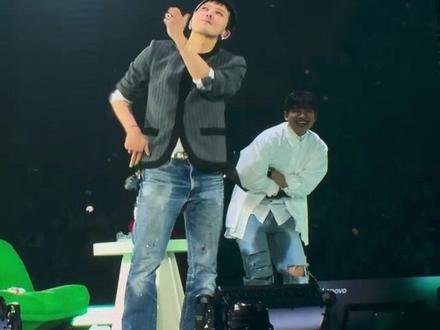 也是看到权志龙跳刀马舞了
来自:全勤学姐
#权志龙 #fammeeting#粉丝见面会 #神级live现场