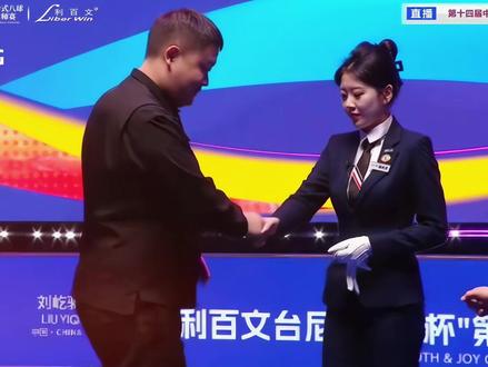 当最强铁头刘屹骑对战两广总督薛珍麒,昔日好友的对战会擦出怎样的火花#刘屹骑 #薛珍麒 #台球解说 #抖音精选