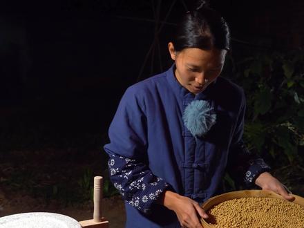 用传统的方法手工磨黄豆,不用石膏和内酯,做出来的豆腐豆香浓郁#抖音美食创作人 #新农人计划2021