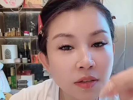 二驴姐姐说曾经小伊伊和PZ没有钱的时候,PZ那个时候封号老害怕小伊伊了。 #小伊伊 #Pz #牌牌琦