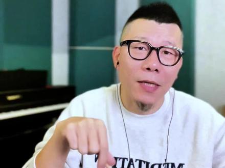 好歌分享·唱功解析:山灵·周深 被动式叹气,能让你从唱歌阶段,进阶到演唱阶段。
#声乐教学 #零基础学唱歌 #周深 #创作者伙伴计划 #创作者中心