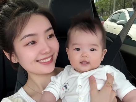 AI有娃了特效教程,发朋友圈吓他们一大条#即梦ai #ai特效自动生成宝宝吓父母 #ai宝宝特效 #ai有娃了特效 #ai生成抱小孩 ai有娃了特效 双胞胎特效 三胎特效 AI生成宝宝 虚拟育儿特效 AI抱娃特效 有娃了,我要拿去发朋友圈吓他们一跳 双鱼ai