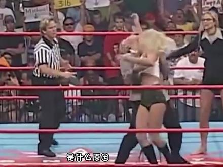 史黛西输不起,竟当场撕扯梅杰斯衣服 #wwe #WWE解说 #摔角 #职业摔角