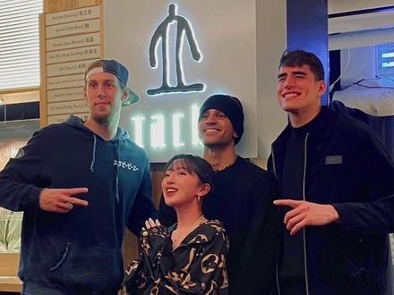 🍣在TACHI吃饭,竟然偶遇#底特律活塞 队员在旁边一起吃SUSHI欸🏀 #nba #美食探店 #探店vlog