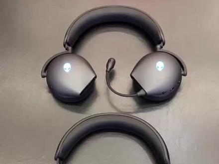 天气变冷了,一款好听又保暖的耳机你要不要,双11大额优惠重磅来袭,欢迎到店体验#蓝牙耳机 #戴上耳机 #耳罩#珠海环宇城 #外星人电脑 @广州K11外星人 @ALIENWARE外星人南宁万象城店 @数码薯